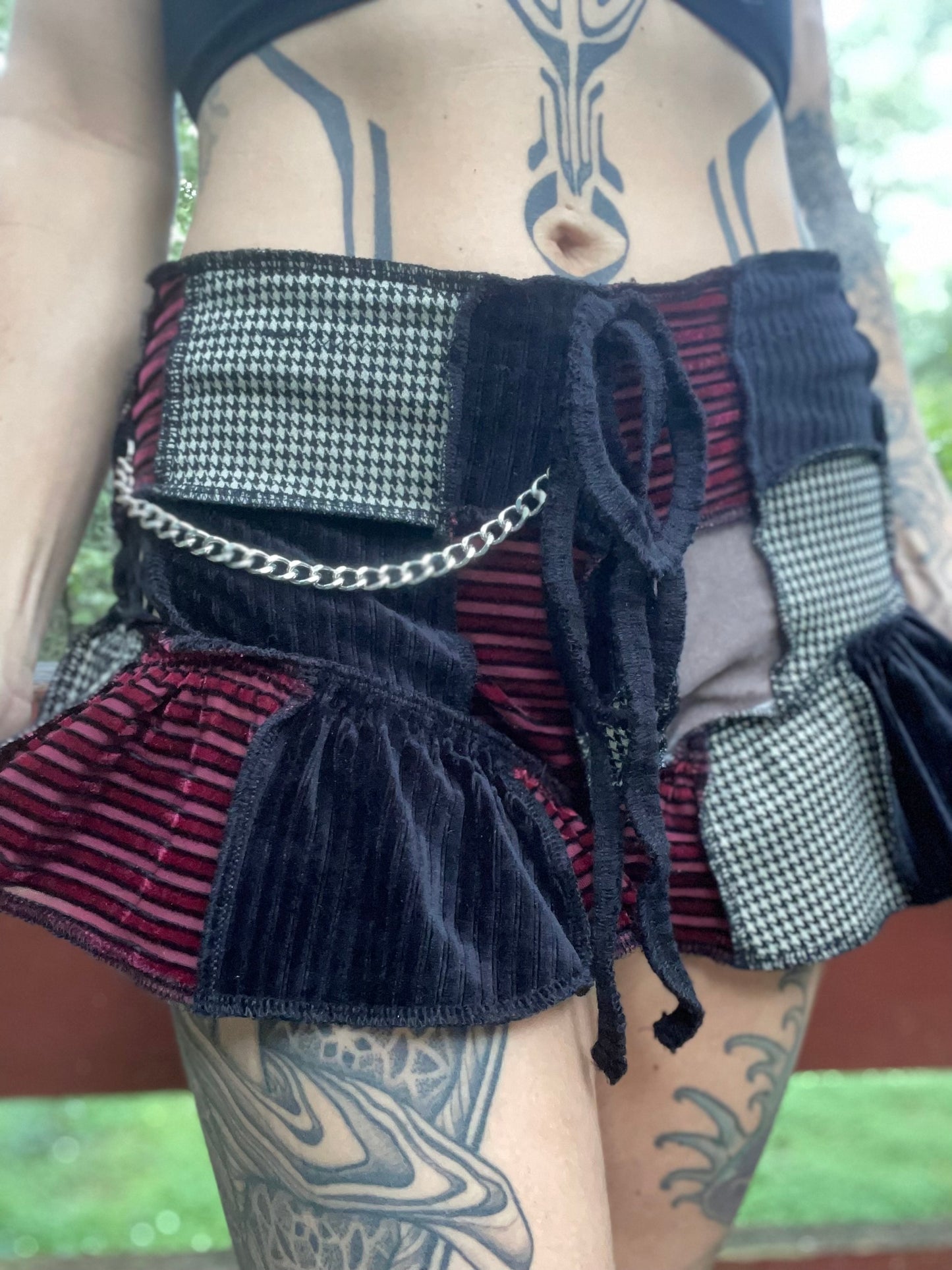 Starry punky ruffle shorts