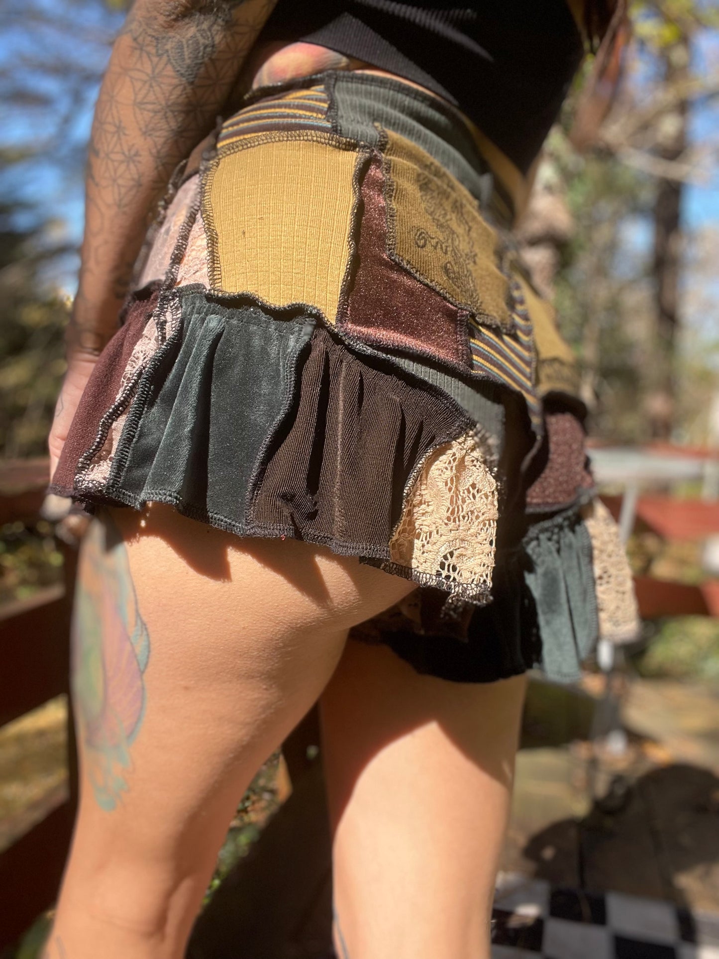 Sunshine Snail Ruffle Shorts