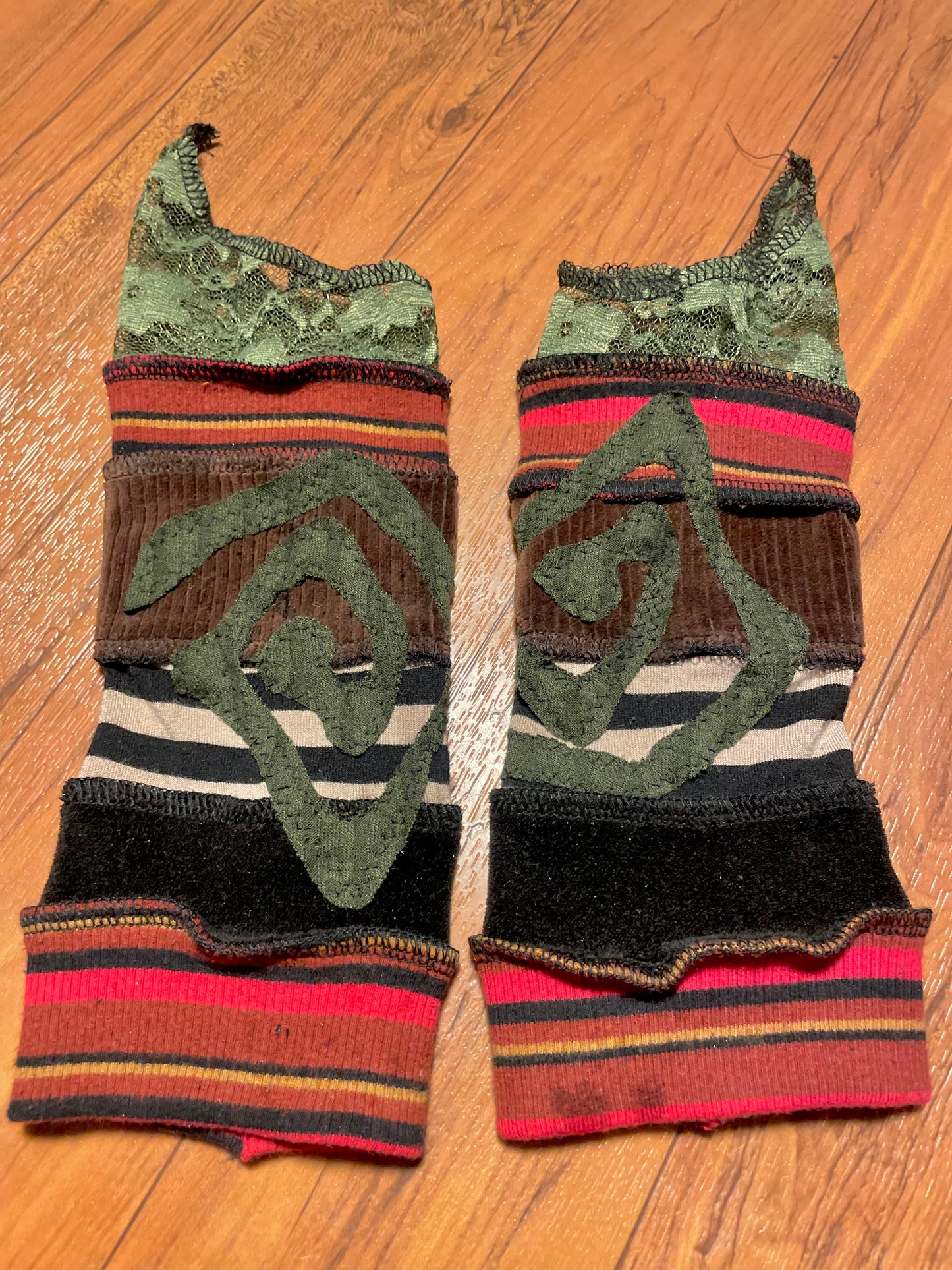 Sage Circus Arm Warmers
