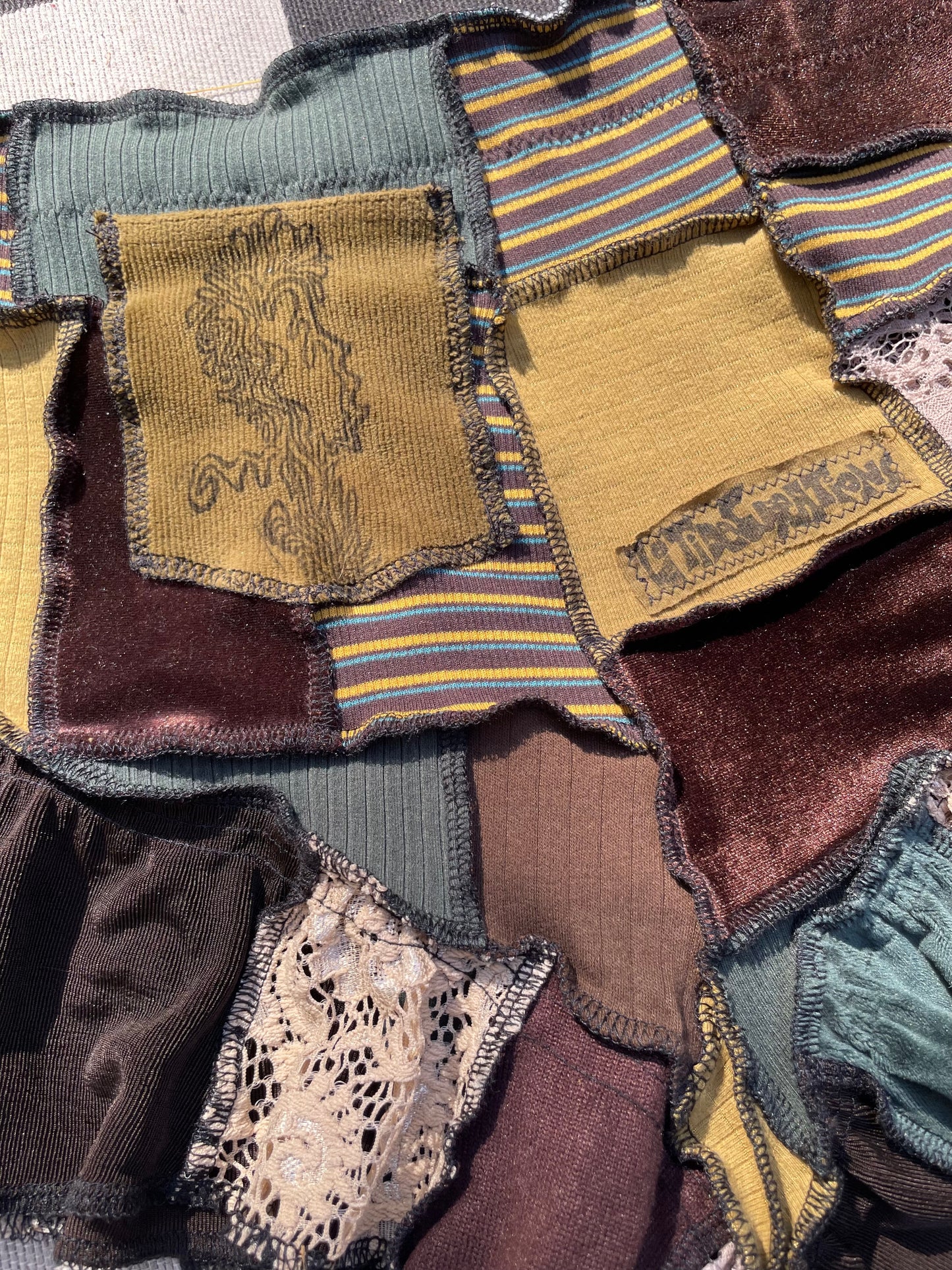 Sunshine Snail Ruffle Shorts