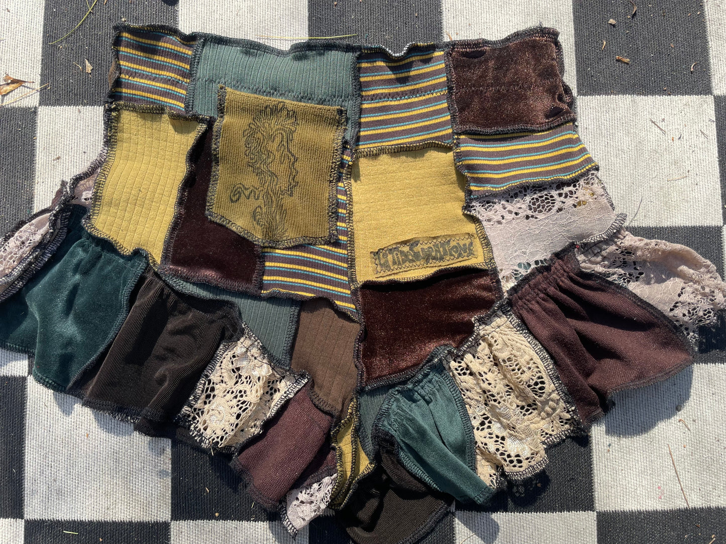 Sunshine Snail Ruffle Shorts