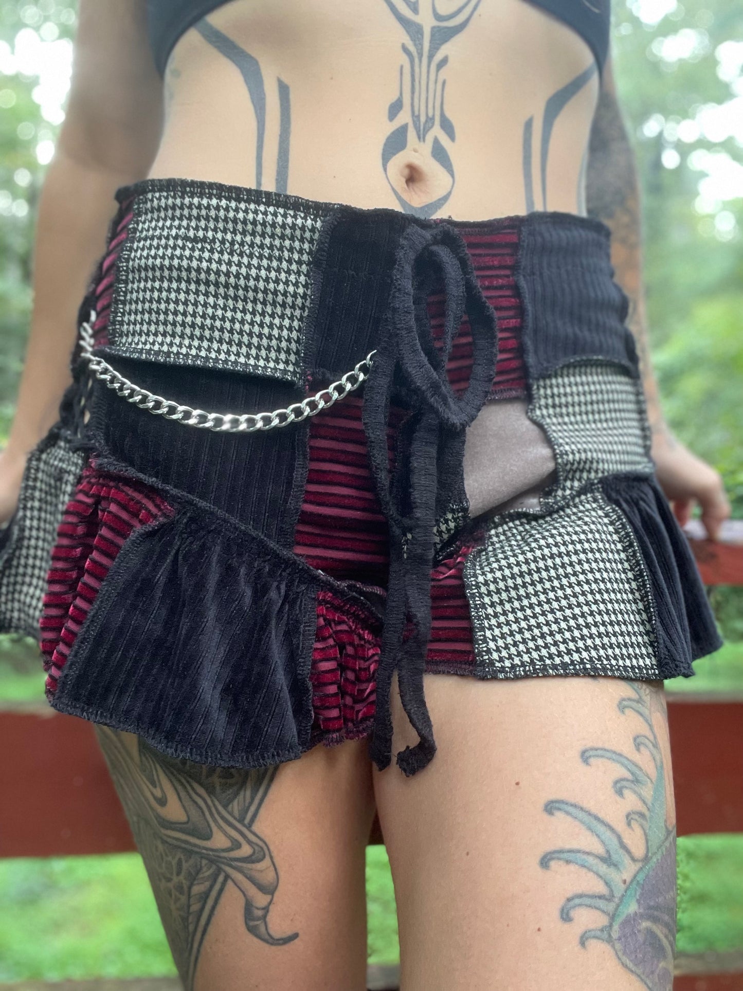 Starry punky ruffle shorts