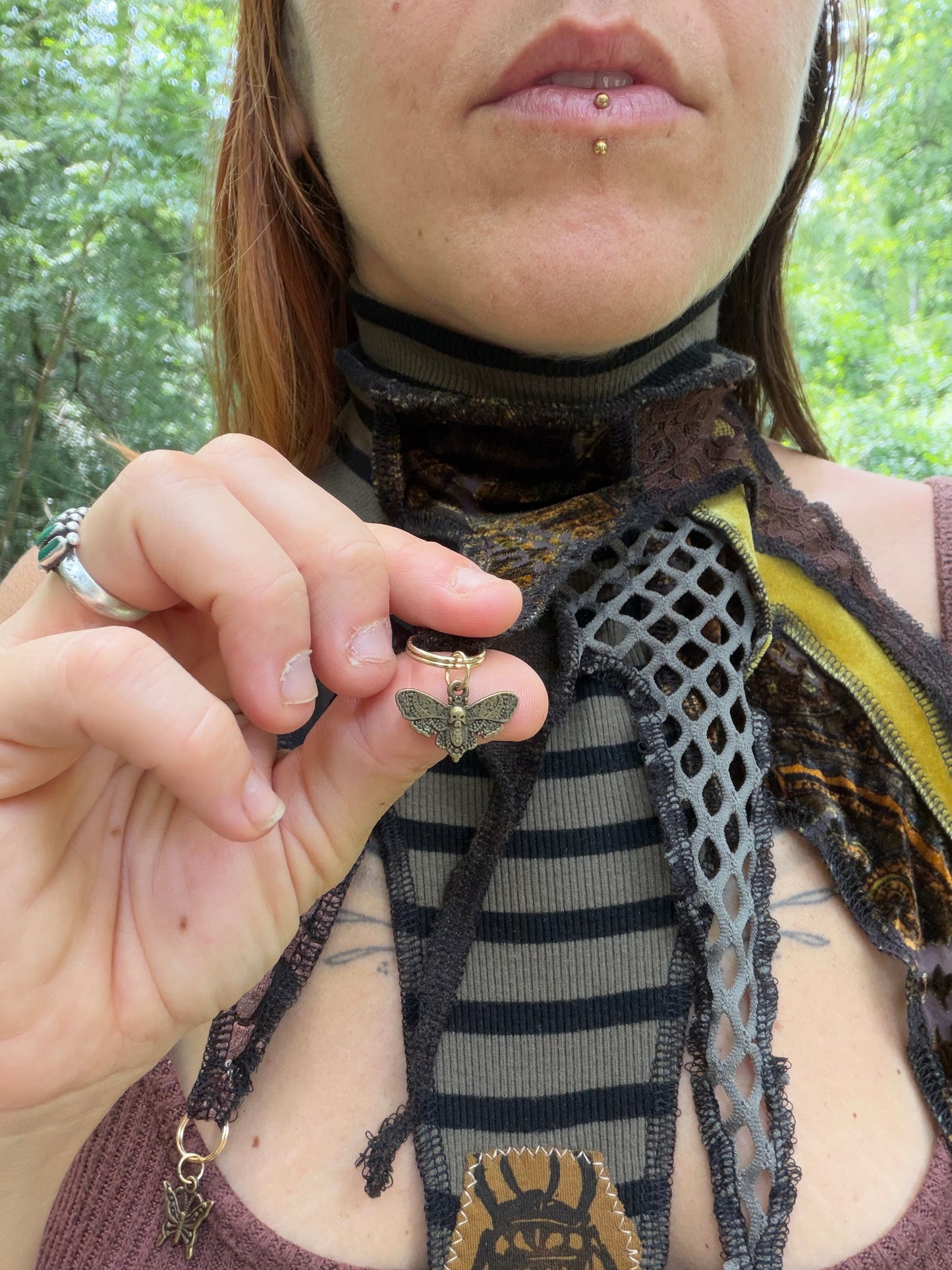 Moss & Mesh Clown Collar