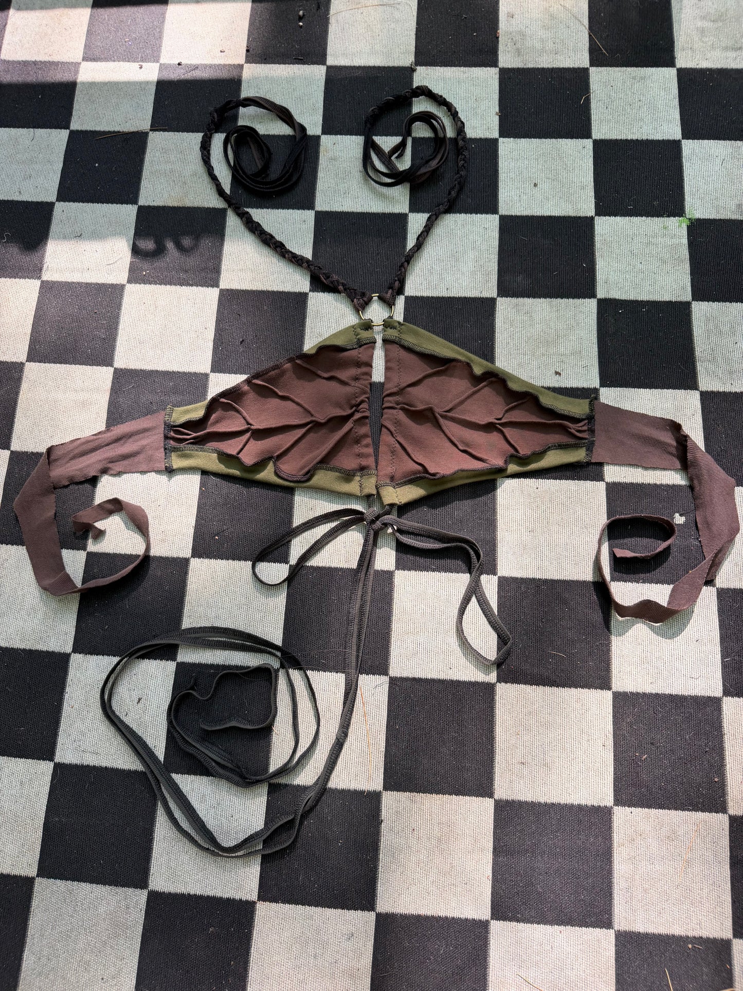 Grounded Leaf Top