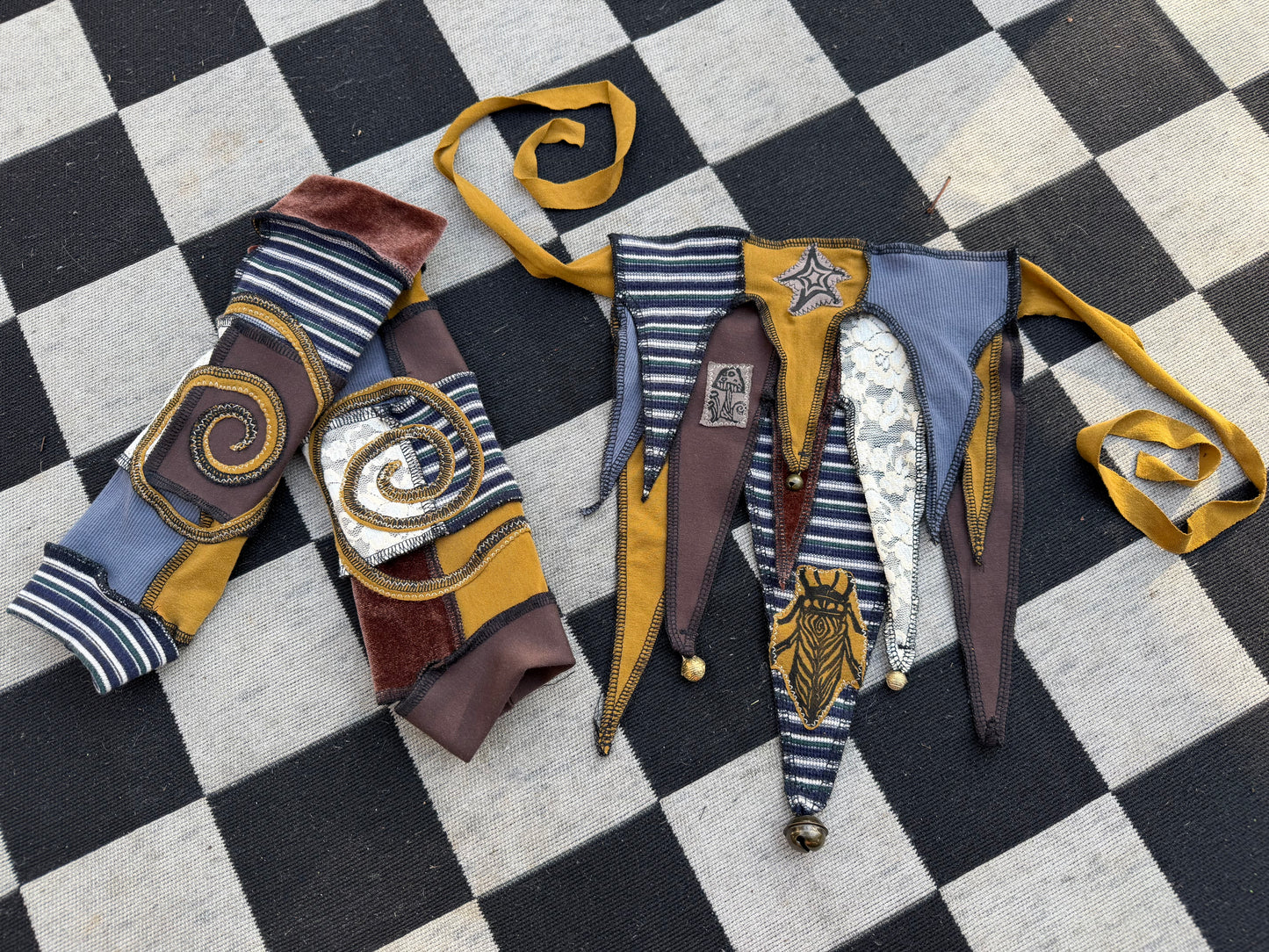 Sunshine Cicada Clown Collar