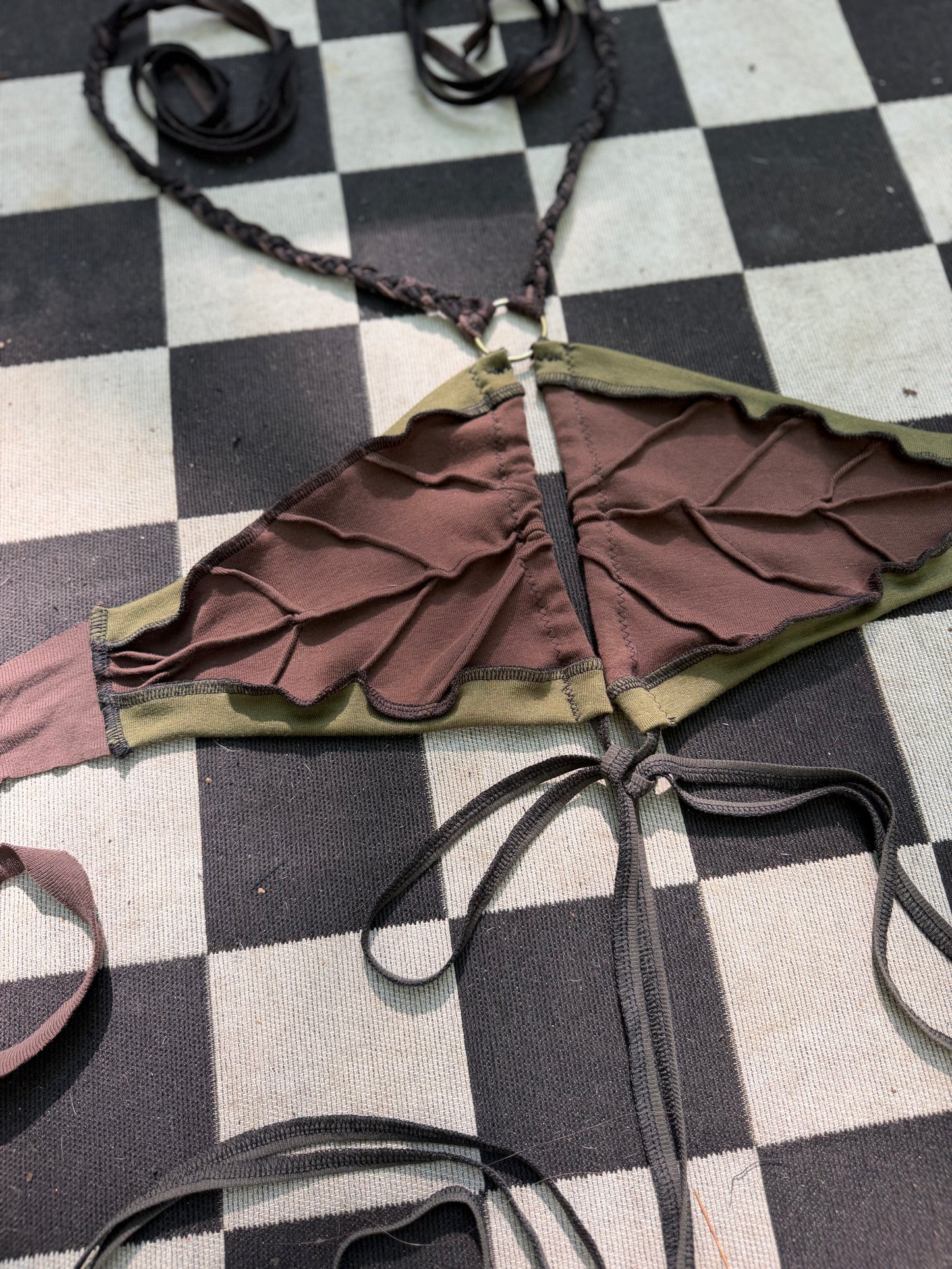 Grounded Leaf Top