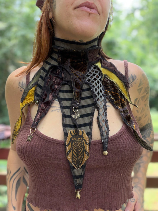 Moss & Mesh Clown Collar