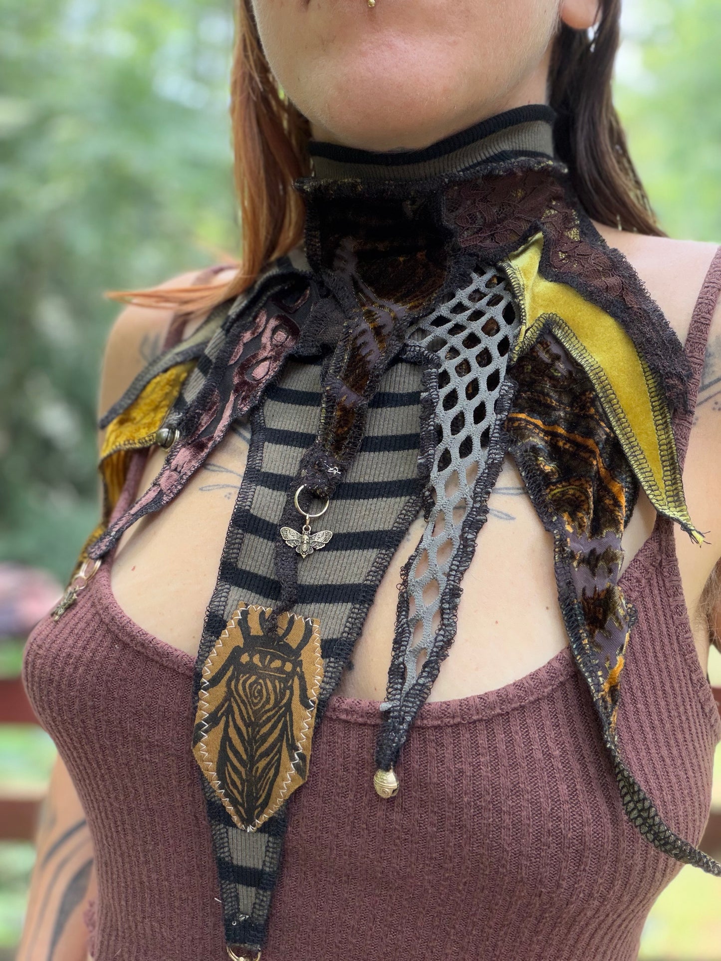 Moss & Mesh Clown Collar
