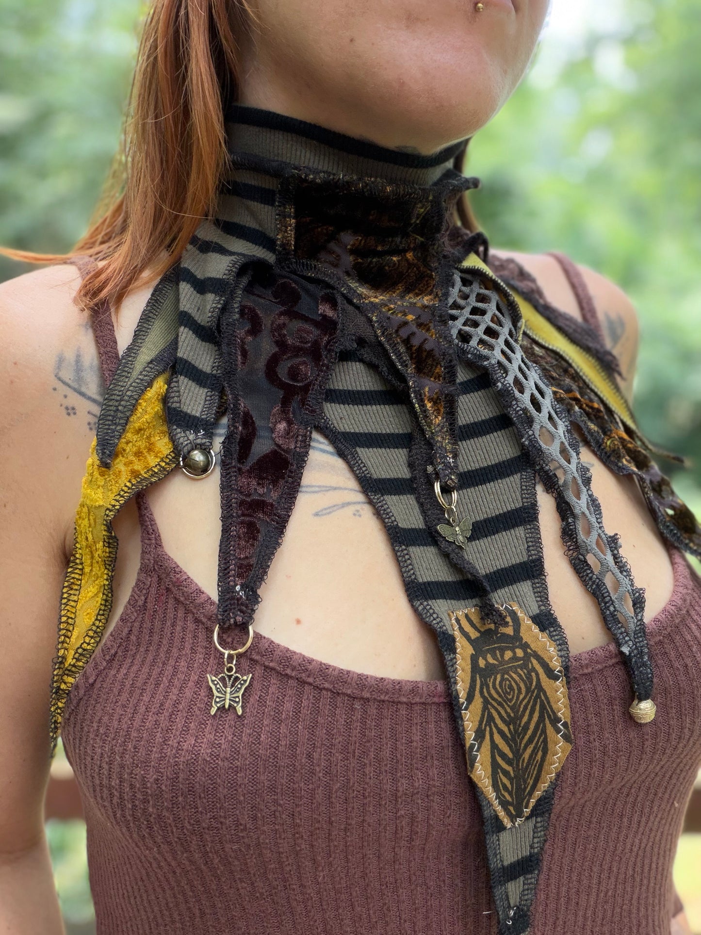 Moss & Mesh Clown Collar