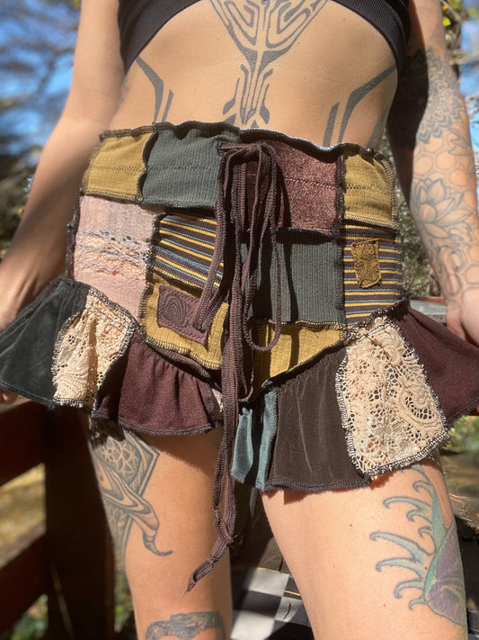 Sunshine Snail Ruffle Shorts