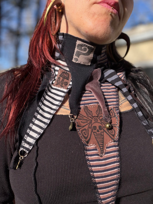 Goth Moth ?¿ Clown Collar